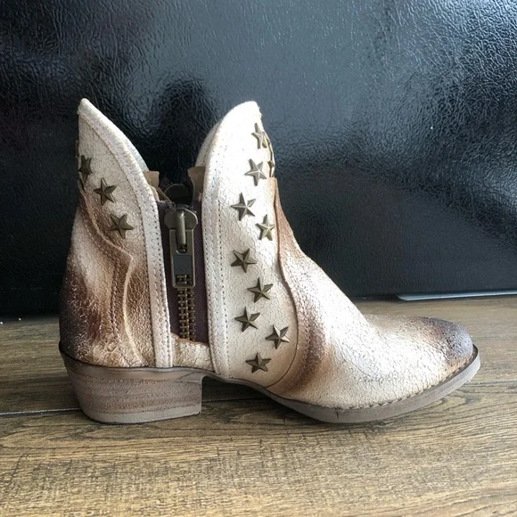 Circle G Ankle Booties - Picture 4 of 12